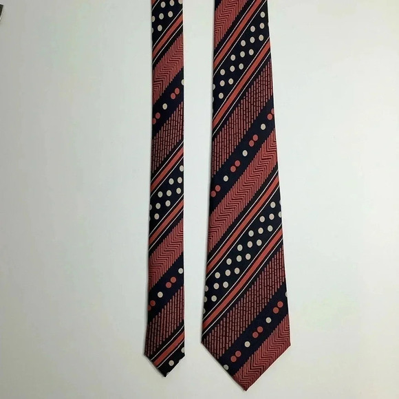 2/$30 VINTAGE Navy Silk Stripe Tie & Pocket Square - Picture 4 of 16